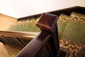 Овальный шерстяная ковровая дорожка с укладкой на лестницу