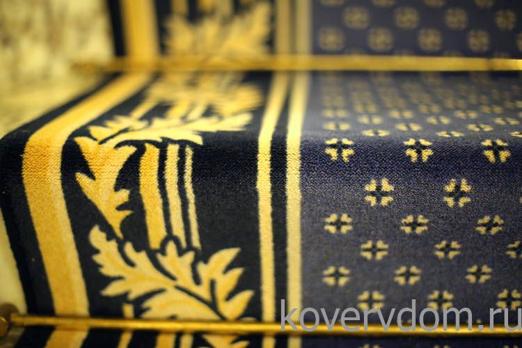 Ковровая дорожка CLASSIC в офис с укладкой на лестницу  Ковровая дорожка CLASSIC в офис с укладкой на лестницу
