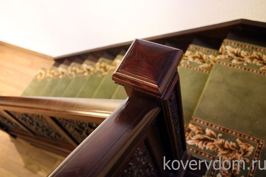 Шерстяная ковровая дорожка с укладкой на лестницу